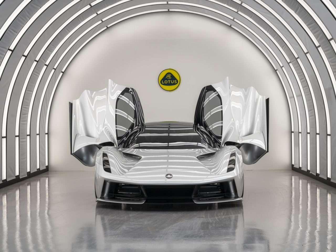 Elektrische Lotus Evija kan bijna in productie ...