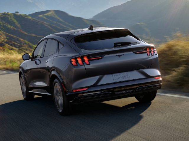 Ford Mustang Mach-E gaat als warme broodjes ...