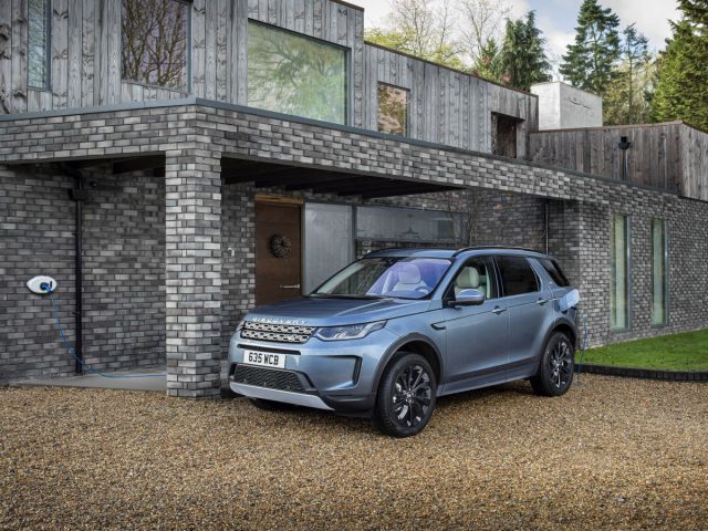 Land Rover introduceert Discovery Sport en Range Rover Evoque P300e. ...