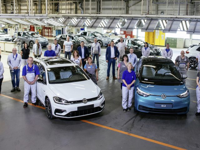 Volkswagen produceert laatste auto met verbrandingsmotor in Zwickau ...