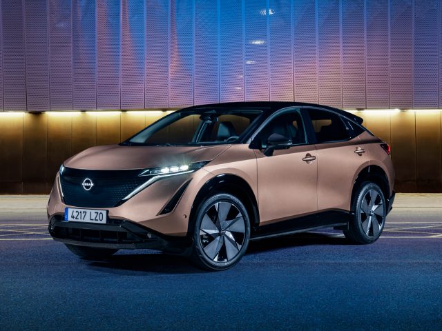 In deze kleuren levert Nissan de elektrische Ariya ...