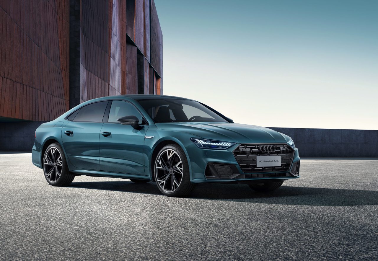 Static photo,
Colour: Avalon green metallic ...