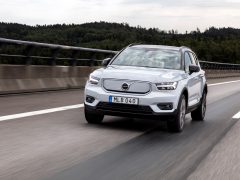 Volvo XC40 Recharge P8 AWD in Glacier Silver ...