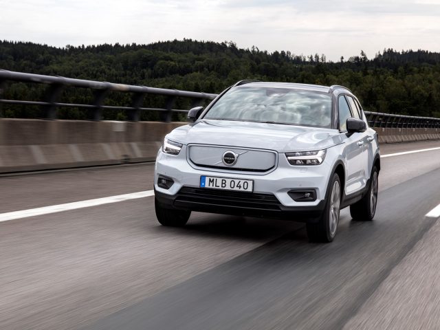 Volvo XC40 Recharge P8 AWD in Glacier Silver ...